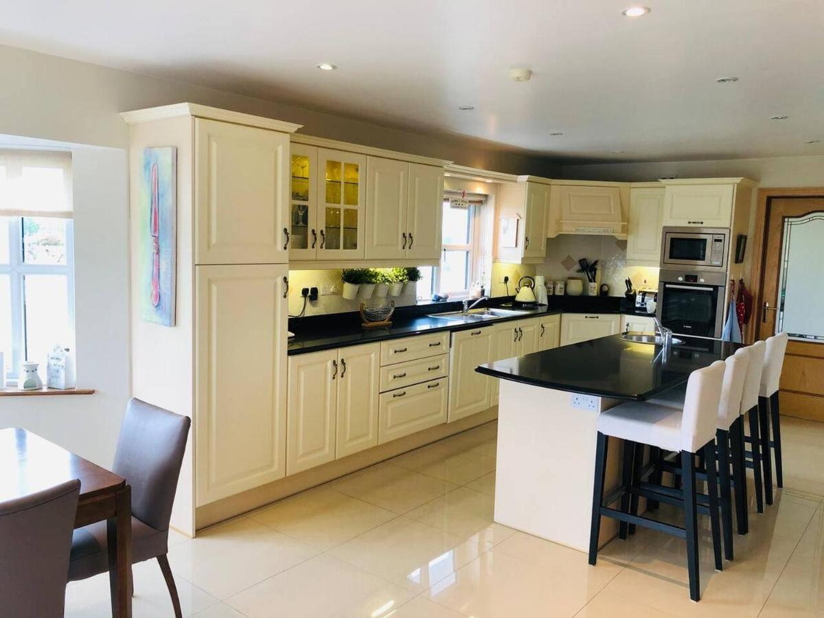 Connemara. 3 Bedroom, 8 Bed, Holiday Home Galway Dış mekan fotoğraf