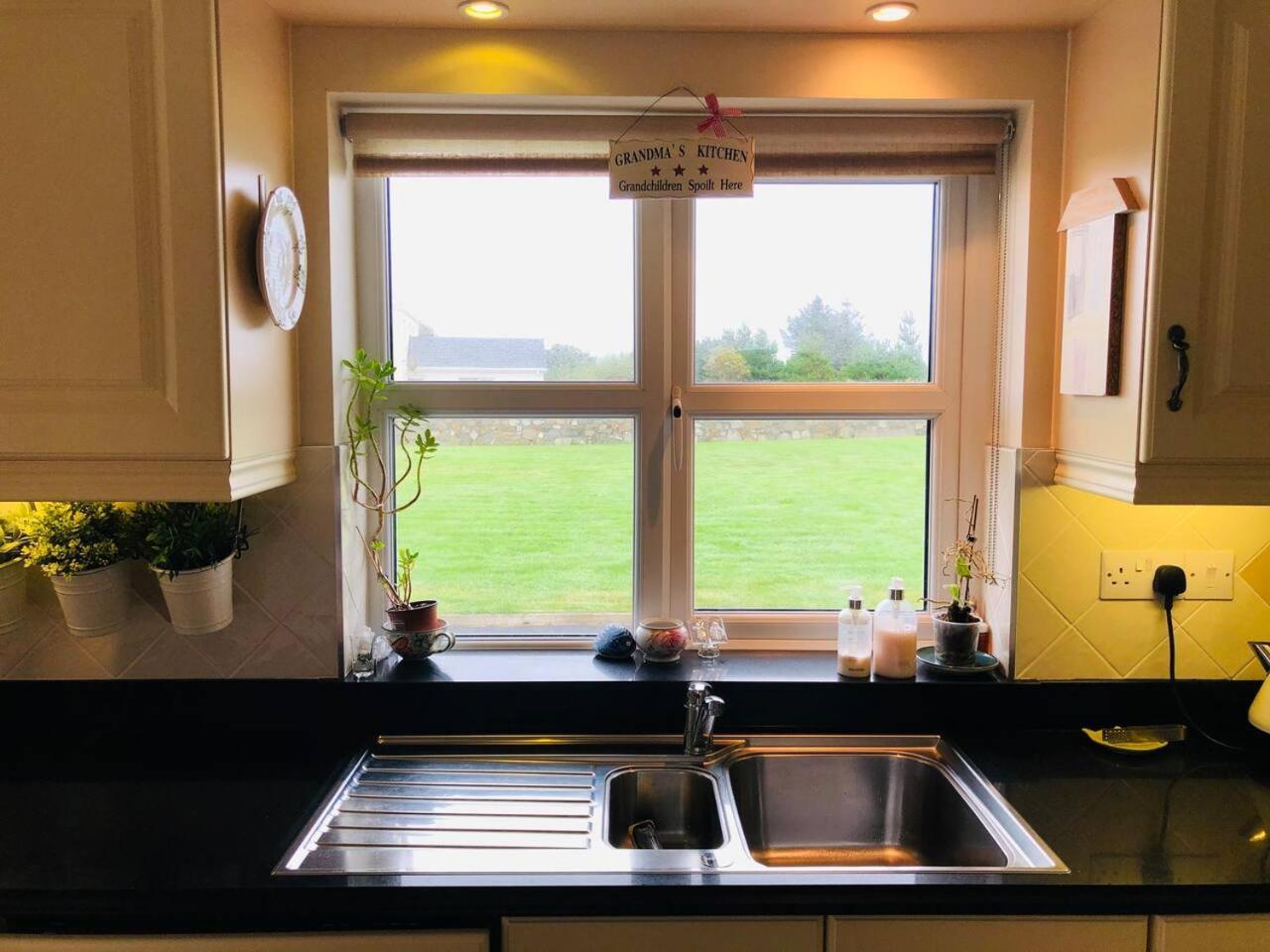Connemara. 3 Bedroom, 8 Bed, Holiday Home Galway Dış mekan fotoğraf